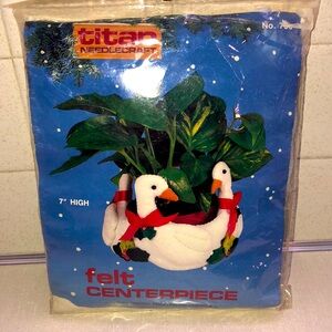 Titan needlecraft no. 796 Felt Centerpiece Holiday Geese 1987 Vintage‎ craft kit